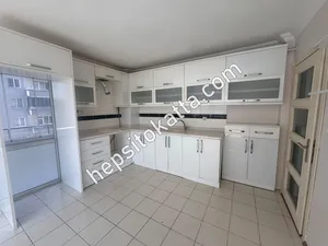 KEMAL ARAT OKULU KARŞISINDA 2+1 3 CEPHELİ ARAKAT SATILIK DAİRE